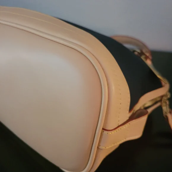 Dooney and Bourke Small  zip zip  Satchel  made  in  USA 🇺🇸 - Picture 9 of 16